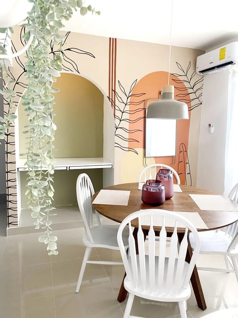 Seating area, Dining area, air conditioner