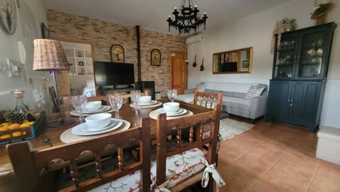 TV and multimedia, Living room, Photo of the whole room, Dining area, pet friendly