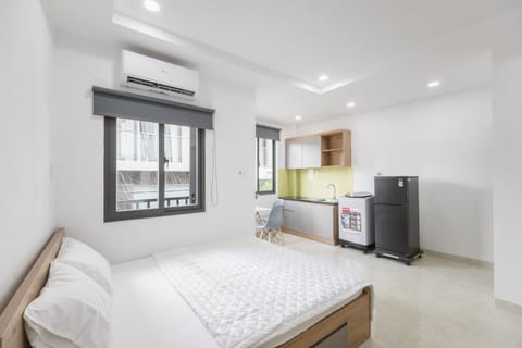 Bed, Kitchen or kitchenette, Photo of the whole room, Bedroom, minibar, air conditioner