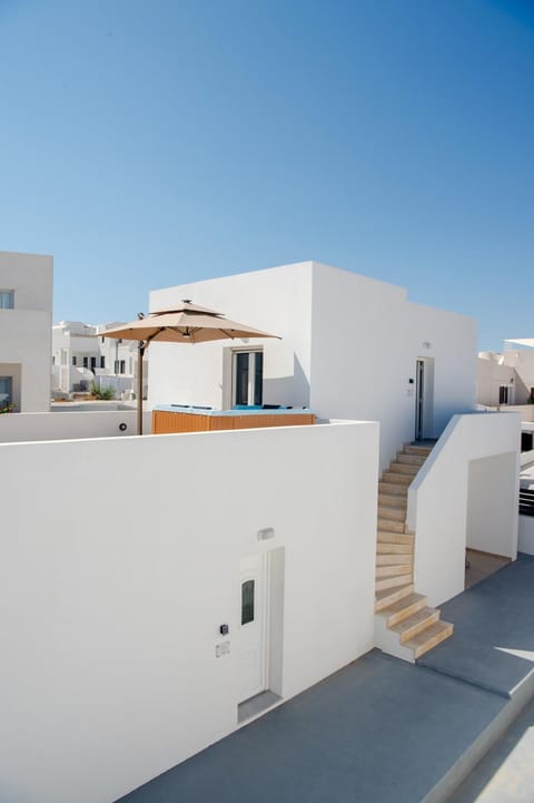 Property building, Day, View (from property/room), Balcony/Terrace