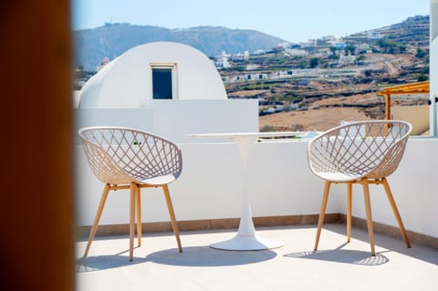 Day, View (from property/room), Balcony/Terrace, Dining area, Mountain view