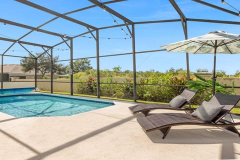 Pool view, Swimming pool, sunbed