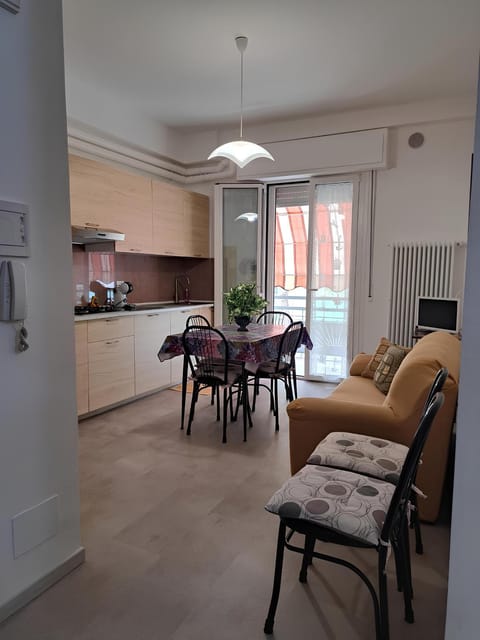 Kitchen or kitchenette, Living room, Dining area, stove