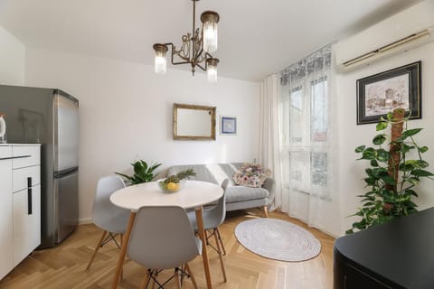 Kitchen or kitchenette, Living room, Seating area