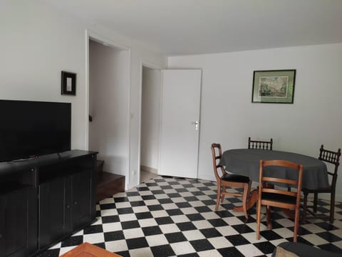 TV and multimedia, Living room, Dining area