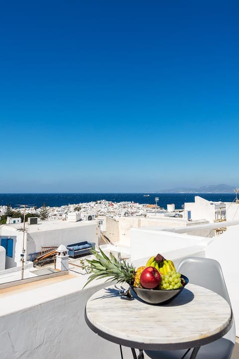 Day, Natural landscape, View (from property/room), Balcony/Terrace, Food and drinks, Dining area, Food, Sea view