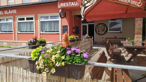 Property building, Restaurant/places to eat