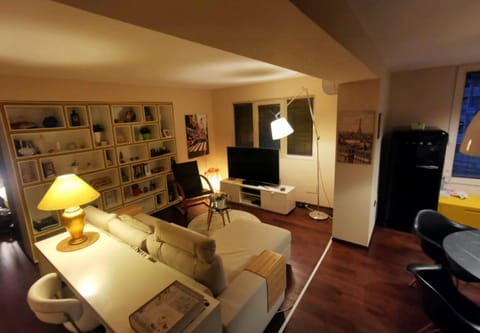 TV and multimedia, Seating area