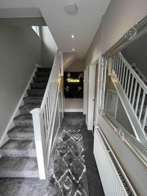 Modern Family home large garden free parking Villa in Newcastle upon Tyne