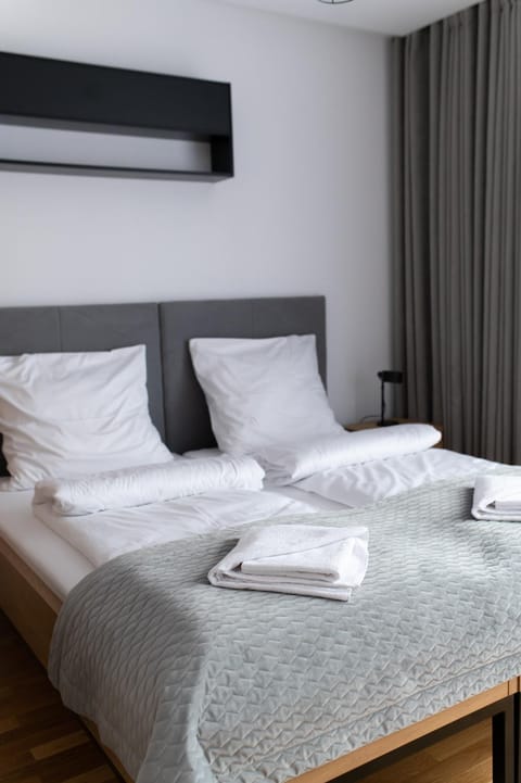 Bed, Photo of the whole room, Bedroom, towels