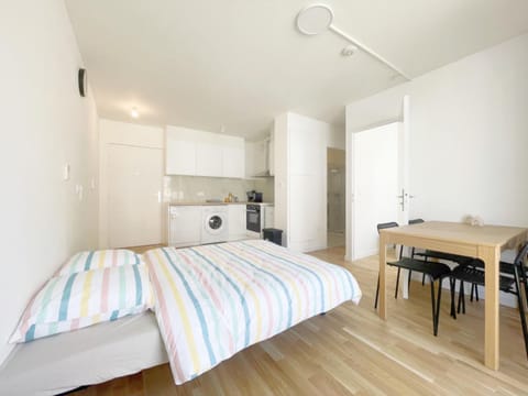 Bed, Living room