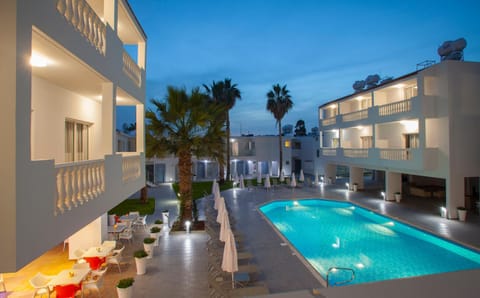 Facade/entrance, Swimming pool