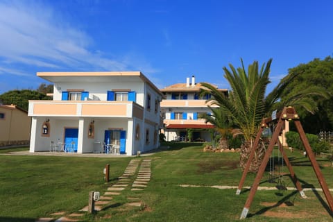 Facade/entrance, Area and facilities