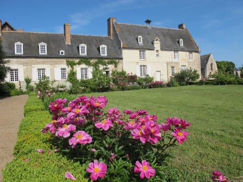 Facade/entrance, BBQ facilities, Fishing, Garden, Golfcourse, Horse-riding, Library, Table tennis, TV and multimedia, Kitchen or kitchenette, Decorative detail, Seating area, Dining area, Canoeing, Hiking, Garden view, Entertainment, Family