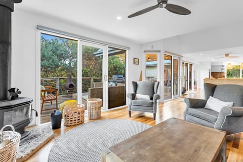 Living room, Seating area, fireplace