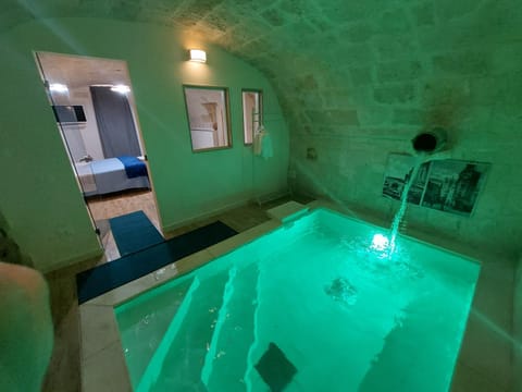 Hot Tub, Swimming pool, Bath