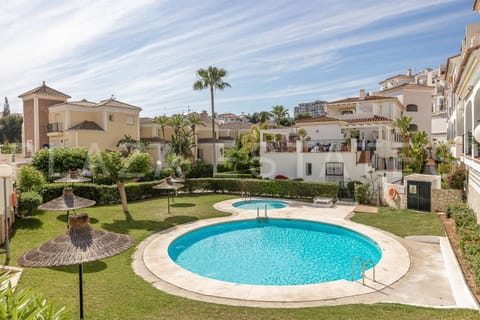Property building, Garden, Balcony/Terrace, Swimming pool