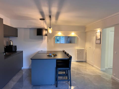 Kitchen or kitchenette, Dining area, minibar