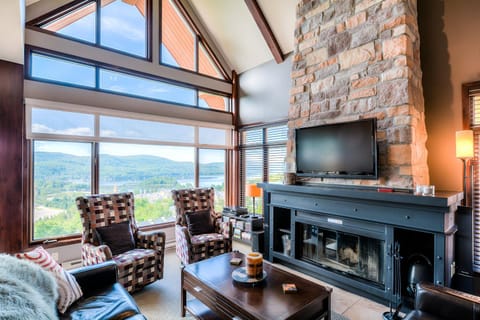 Living room, Lake view