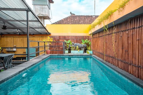 Pool view, Pool view