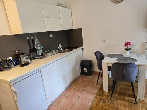 Kitchen or kitchenette, Dining area, toaster