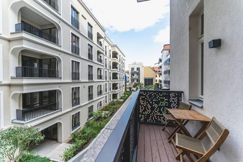 Property building, Patio, Balcony/Terrace