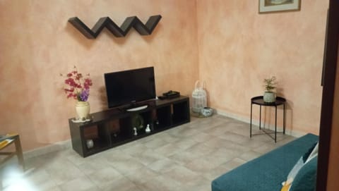 TV and multimedia, Living room, Seating area, Evening entertainment