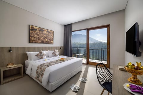 Bed, TV and multimedia, View (from property/room), Bedroom, Food