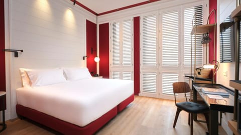 Bed, Photo of the whole room, Bedroom