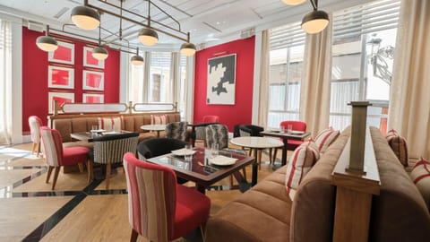 Restaurant/places to eat, Living room, Seating area