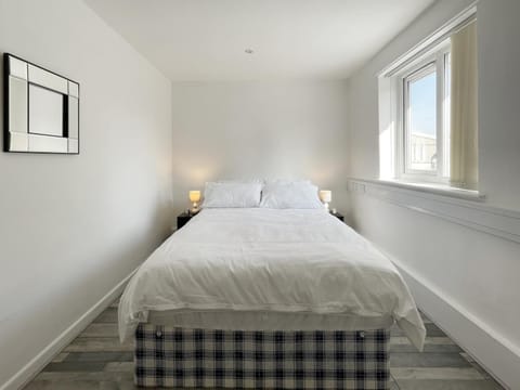 Bed, Photo of the whole room, Bedroom, hair dresser