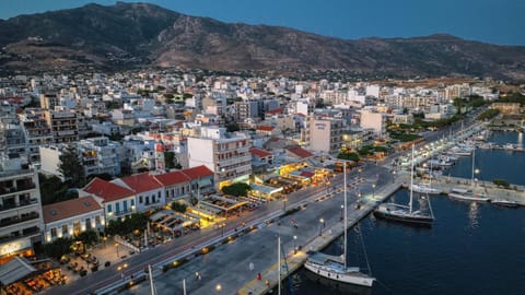 Property building, Neighbourhood, Natural landscape, Bird's eye view, City view, Mountain view, Sea view, Street view