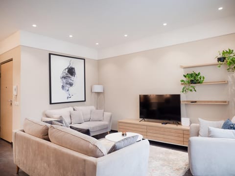 Communal lounge/ TV room, TV and multimedia, Living room, Seating area, Evening entertainment