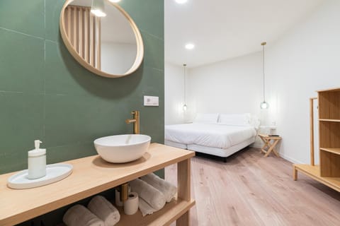 Bed, Bathroom, Photo of the whole room, Bedroom