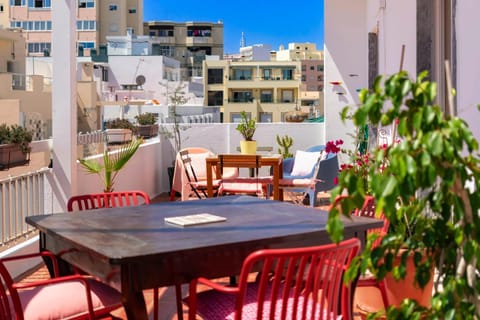 Patio, Day, View (from property/room), Balcony/Terrace, Living room, Seating area, Dining area, City view