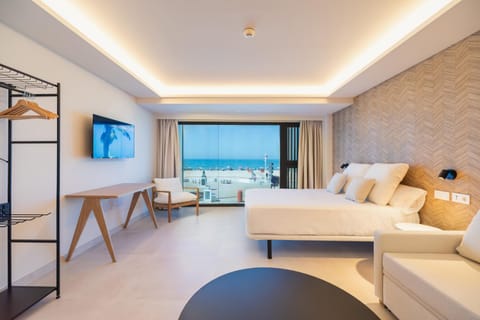 Bed, TV and multimedia, Photo of the whole room, Bedroom, Sea view