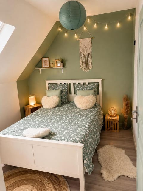 Bed, Photo of the whole room, Bedroom