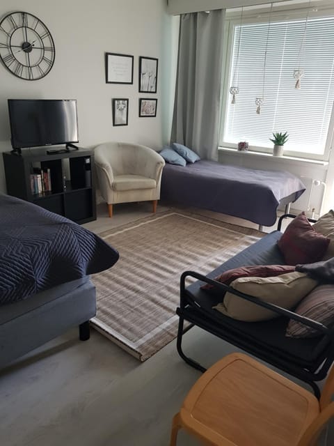 Bed, Living room, Photo of the whole room, Seating area, Bedroom