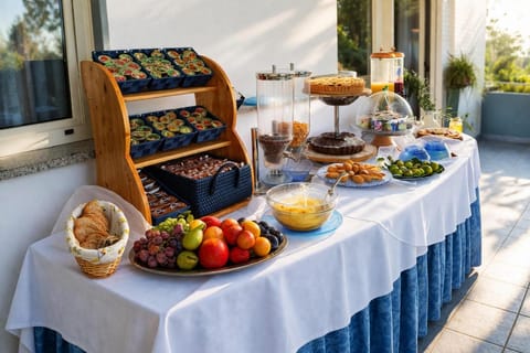 Food and drinks, Food, Breakfast, Continental breakfast, Buffet breakfast, Drinks