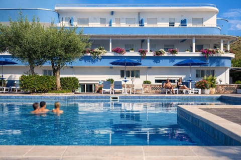 Day, People, Pool view, Swimming pool, sunbed