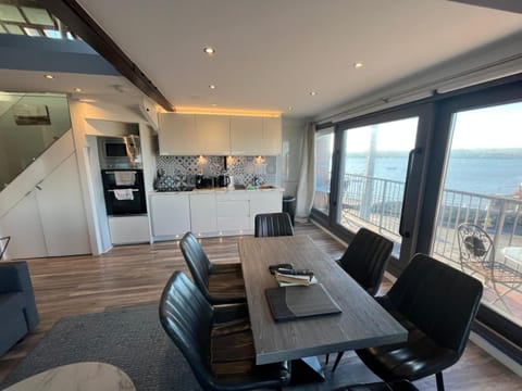 The Lifeboat & Seaview Terrace Apartment in Skerries