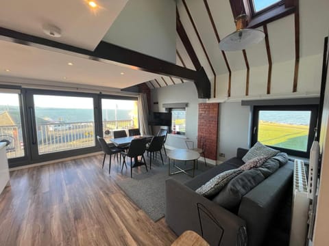 The Lifeboat & Seaview Terrace Apartment in Skerries