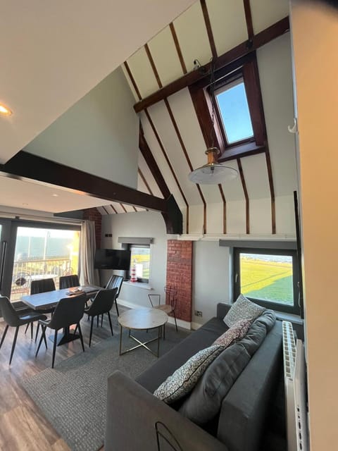 The Lifeboat & Seaview Terrace Apartment in Skerries