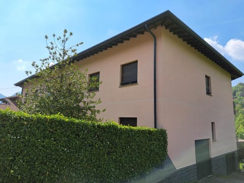Valle Intelvi Panorama Apartment in Lugano