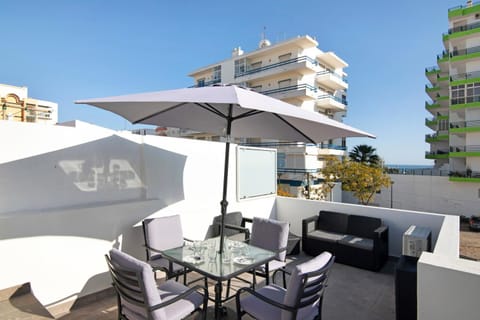 Property building, Balcony/Terrace, Living room