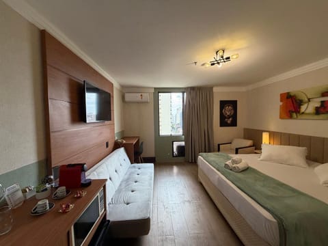 TV and multimedia, Photo of the whole room, Seating area, Bedroom