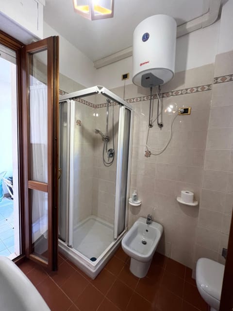 Shower, Bathroom, bidet