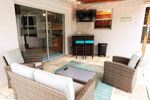 Beach Vacation Home 4 BR w/ Pool near West Palm Beach House in Lake Worth