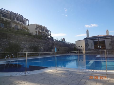Facade/entrance, Swimming pool