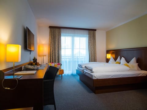 Bed, TV and multimedia, Photo of the whole room